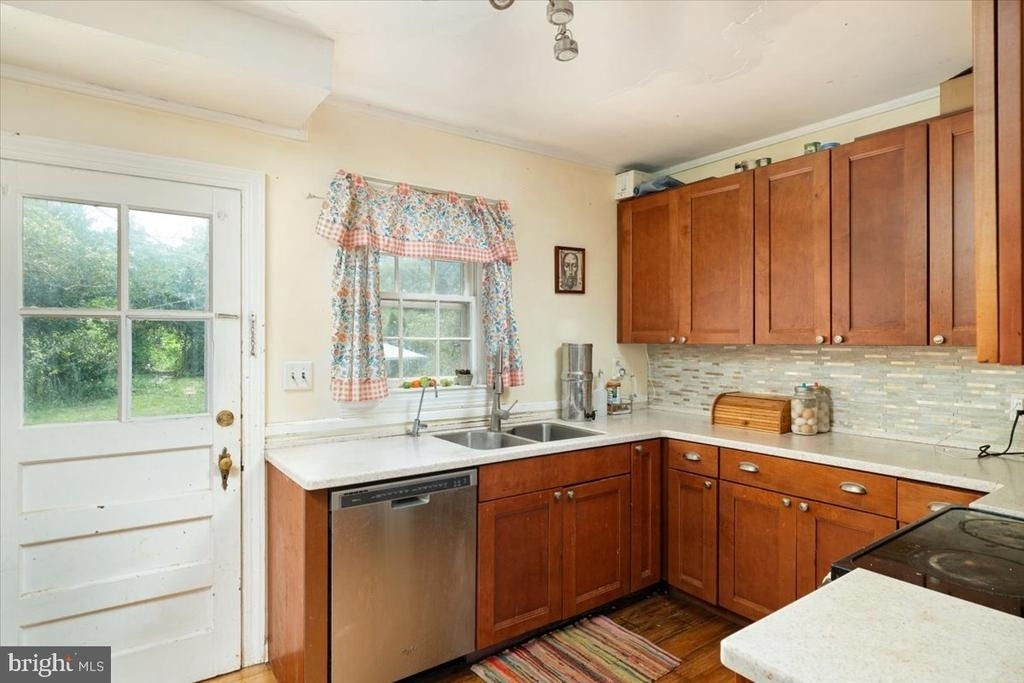 9028 Stonewall Jackson Highway - Photo 4