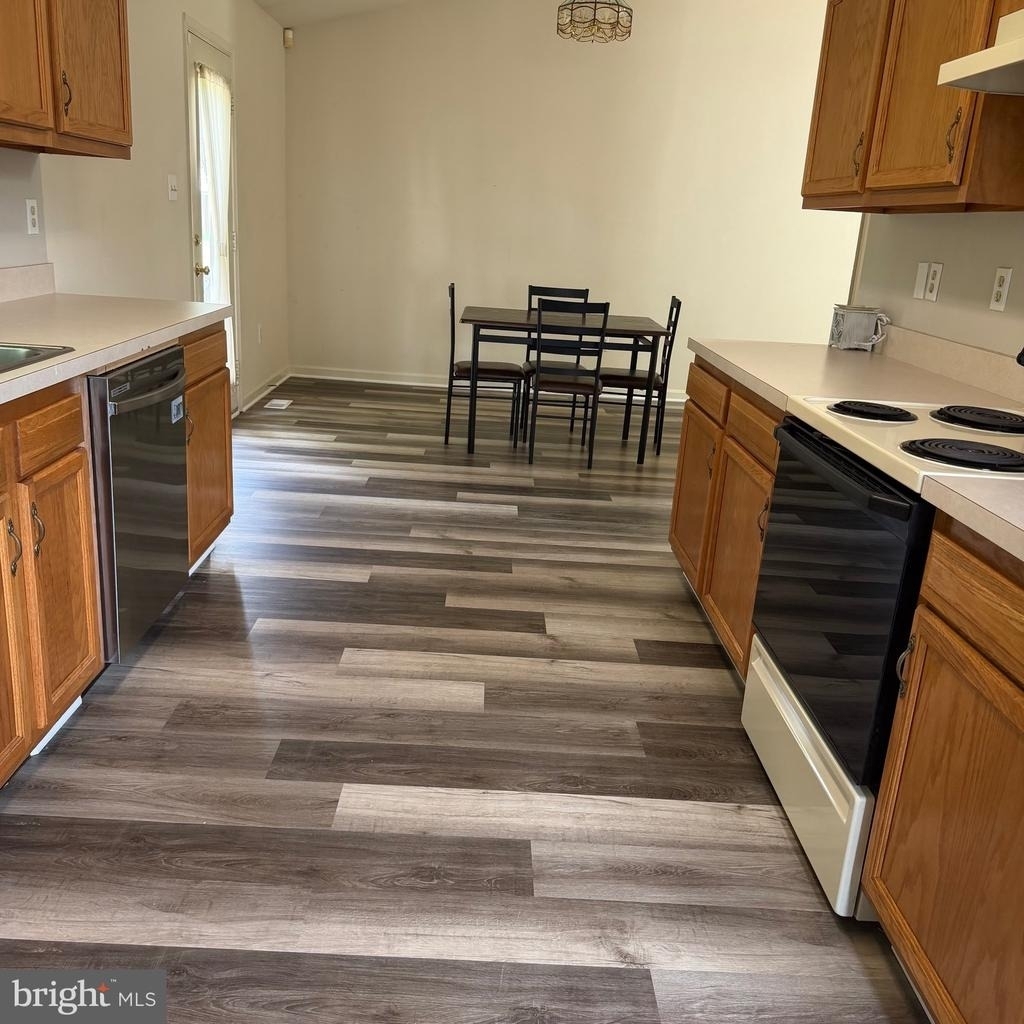 11722 Camelot Way - Photo 4