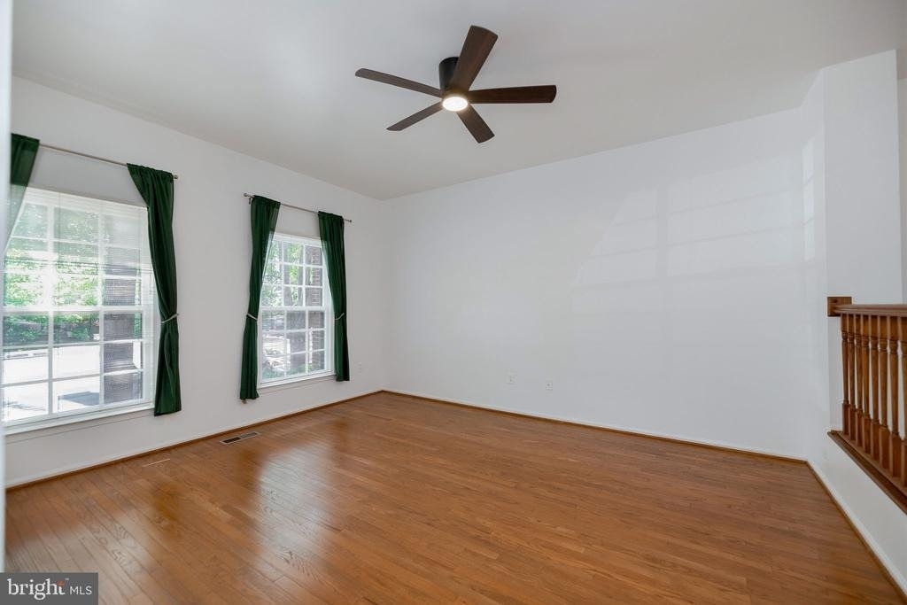 8207 Cedar Landing Court - Photo 4