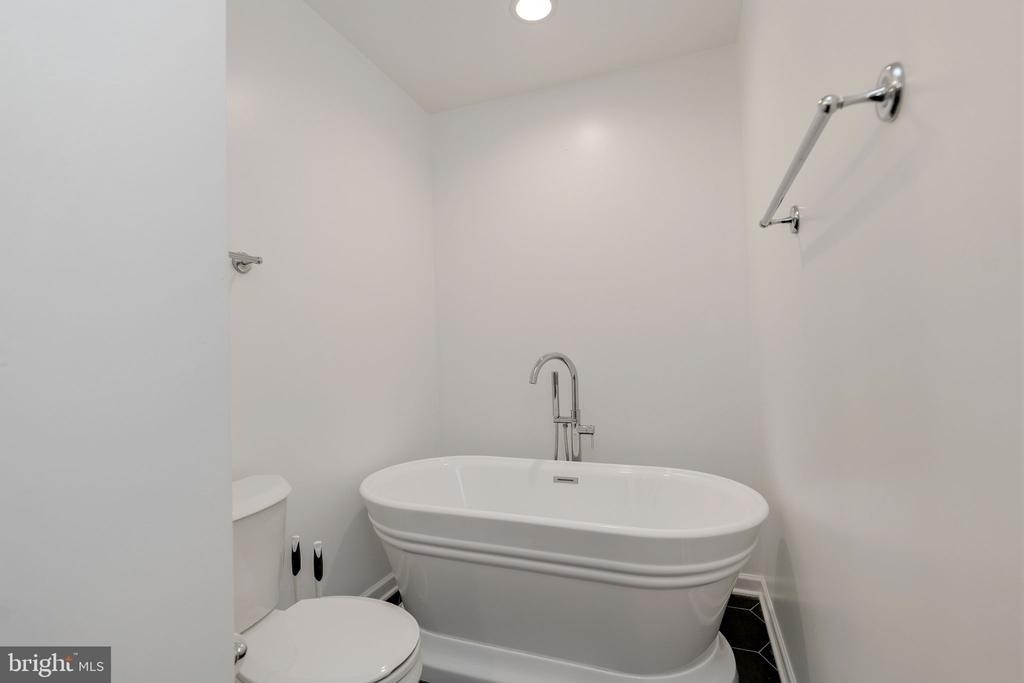 8207 Cedar Landing Court - Photo 25