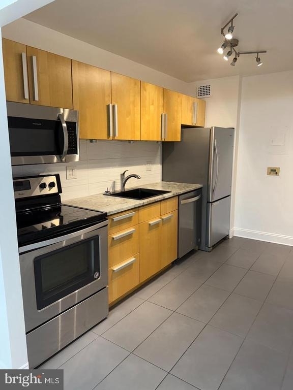 2059 Huntington Avenue - Photo 10