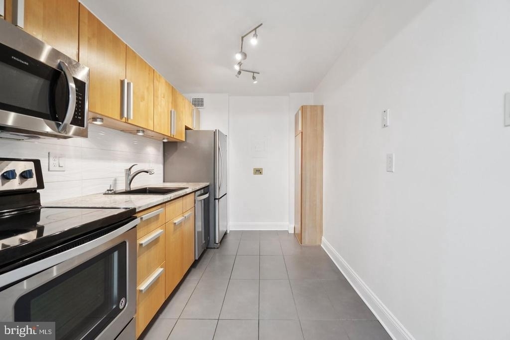 2059 Huntington Avenue - Photo 11