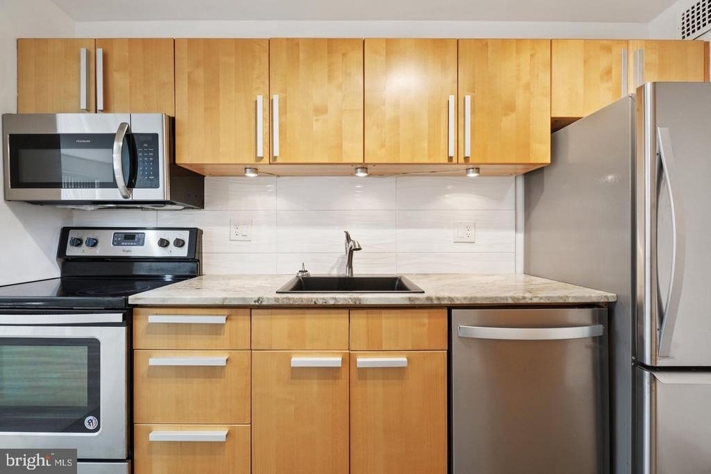 2059 Huntington Avenue - Photo 14