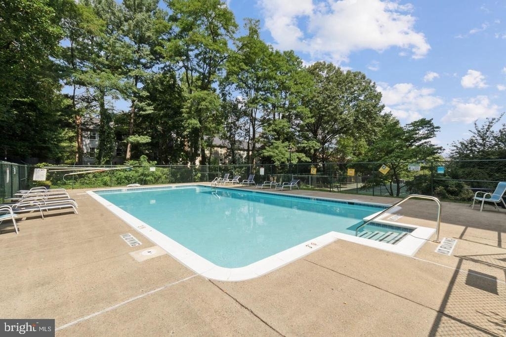 2059 Huntington Avenue - Photo 31