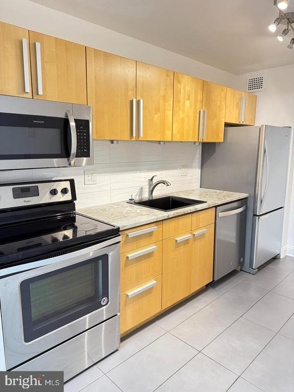 2059 Huntington Avenue - Photo 13