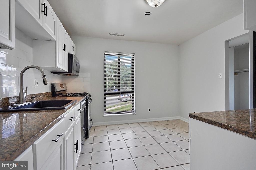 6351 Rockshire Street - Photo 11