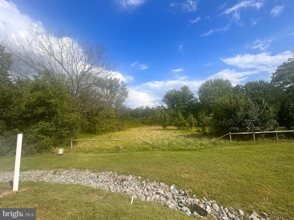 140 Lexington Court - Photo 2