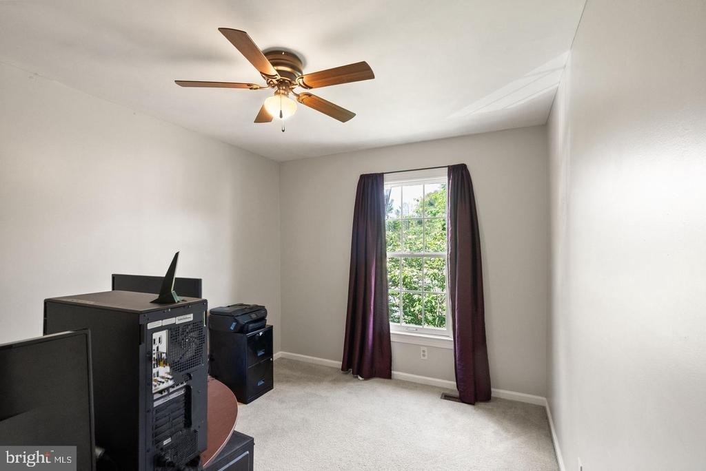 711 Acorn Court - Photo 15