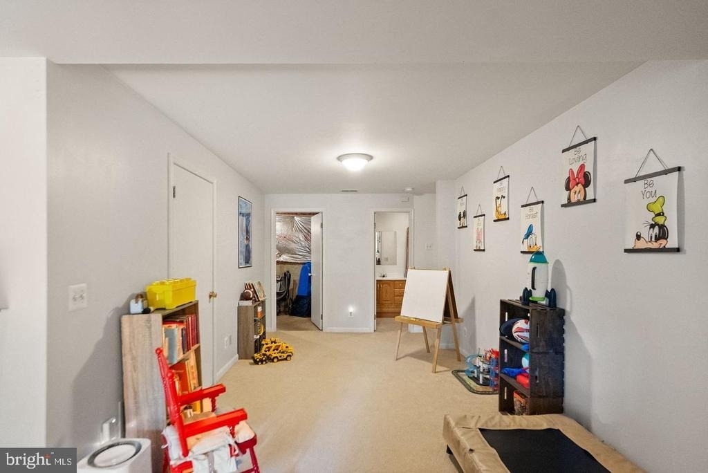 711 Acorn Court - Photo 17