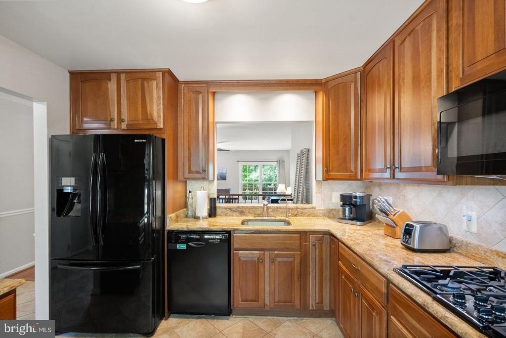 711 Acorn Court - Photo 3