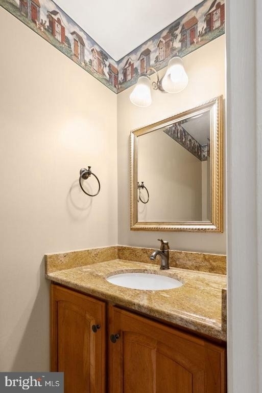 711 Acorn Court - Photo 9