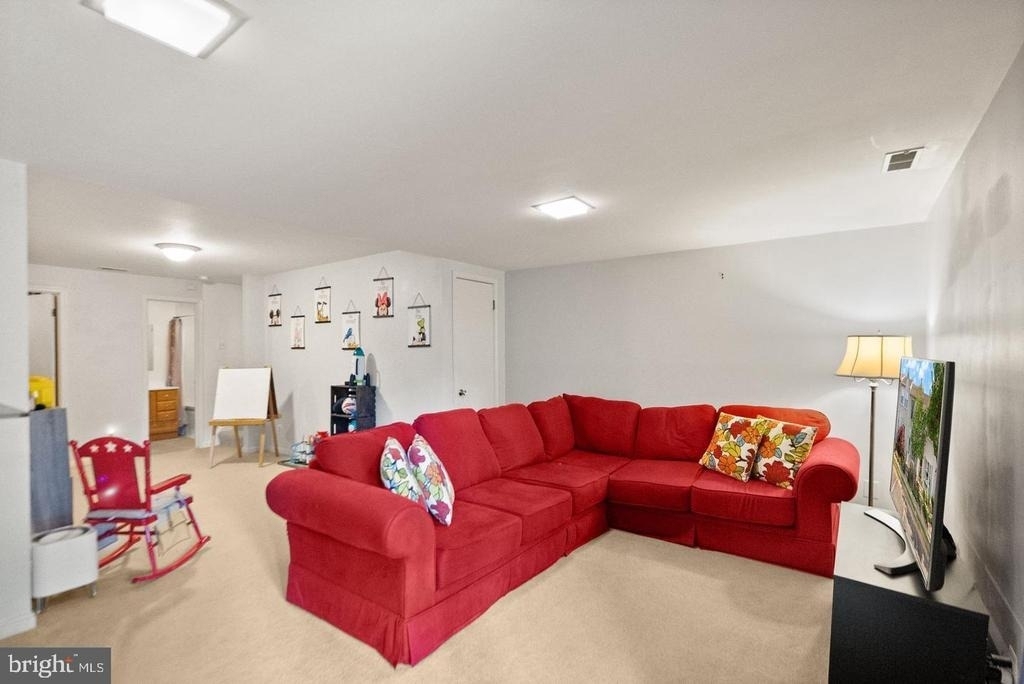 711 Acorn Court - Photo 19
