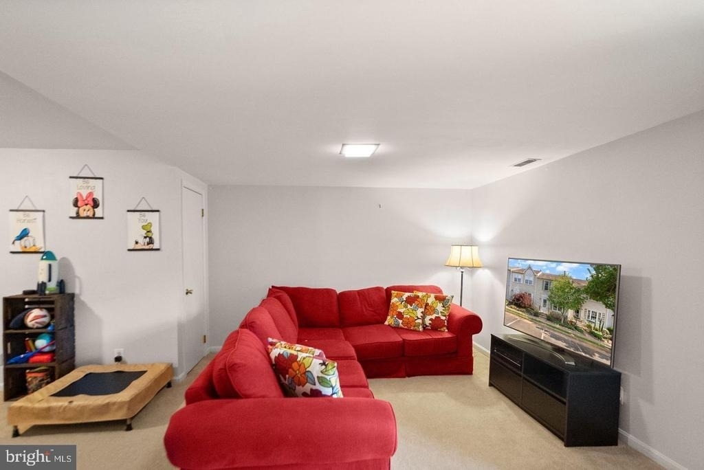 711 Acorn Court - Photo 18