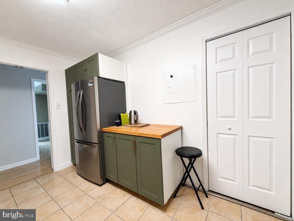 307 Yoakum Parkway - Photo 5