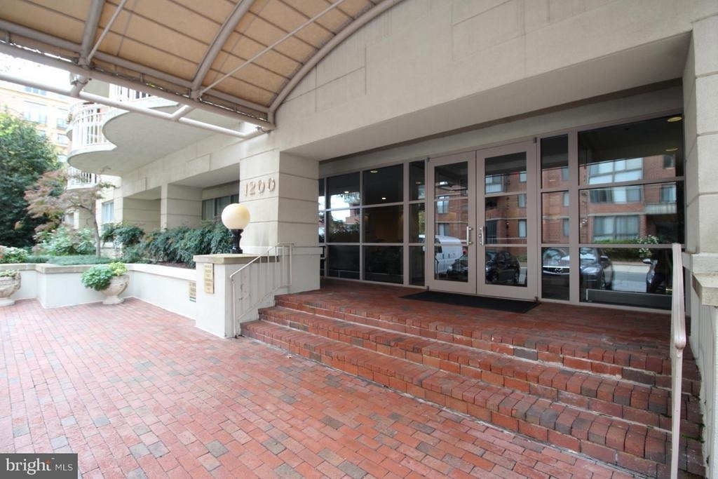 1200 Braddock Place - Photo 0