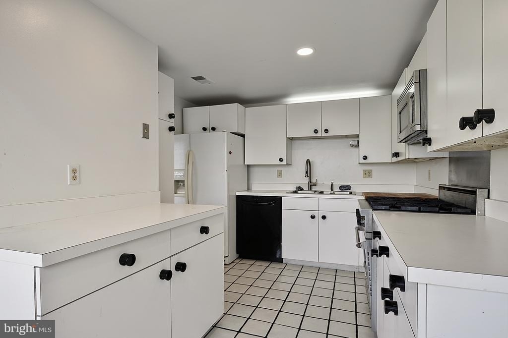 1021 Arlington Boulevard - Photo 6