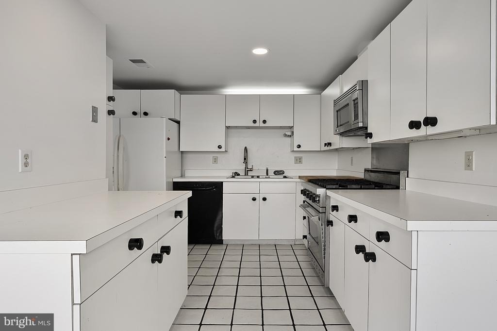 1021 Arlington Boulevard - Photo 4