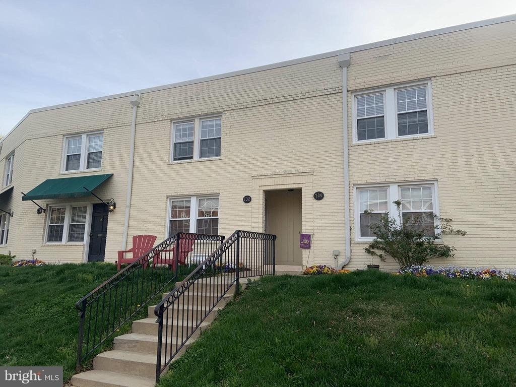 732 N Oakland Street - Photo 0