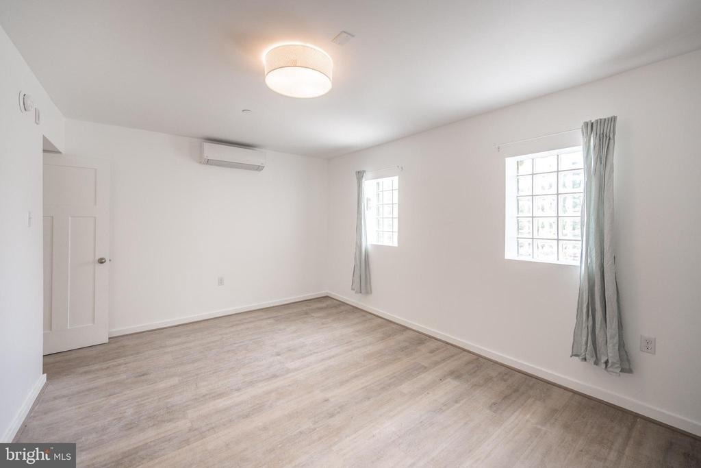 711 W Thompson Street - Photo 13