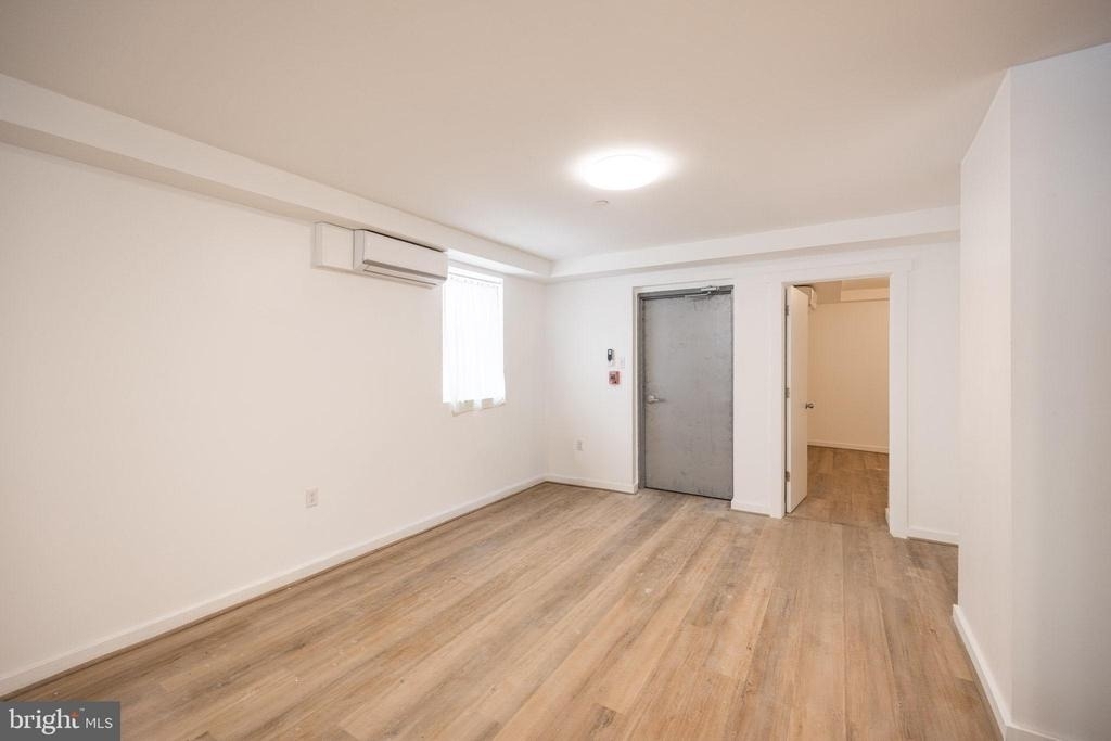 711 W Thompson Street - Photo 3