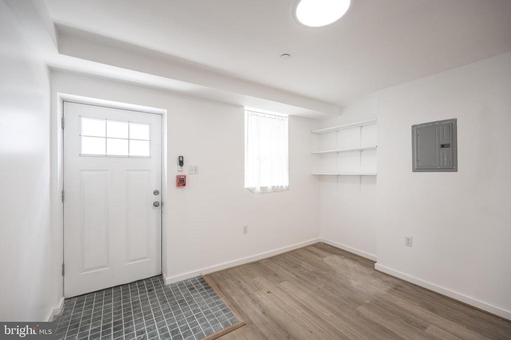 711 W Thompson Street - Photo 12