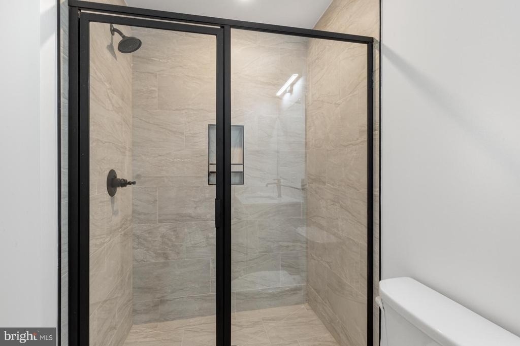 2046 E Lehigh Avenue - Photo 12