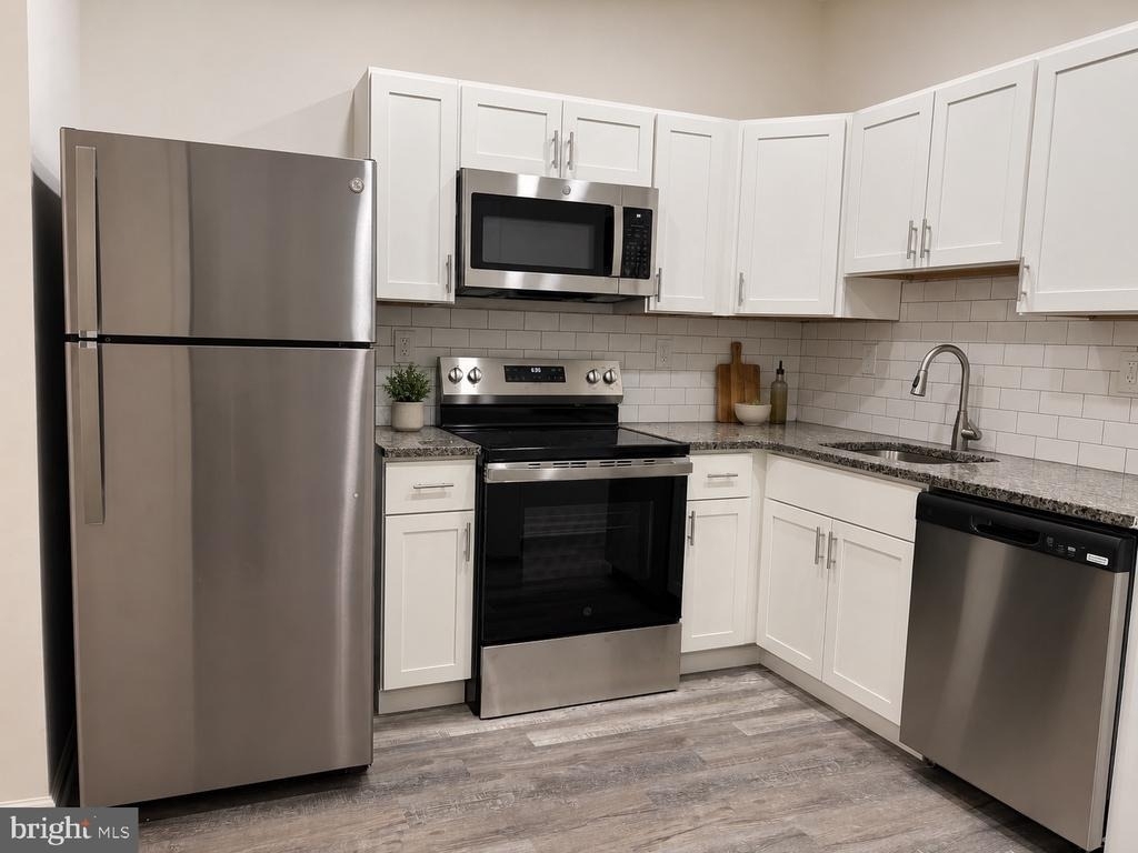 1219 W Butler Street - Photo 3