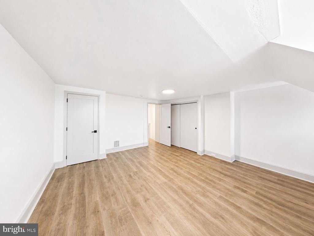 5233 Ridge Avenue - Photo 6