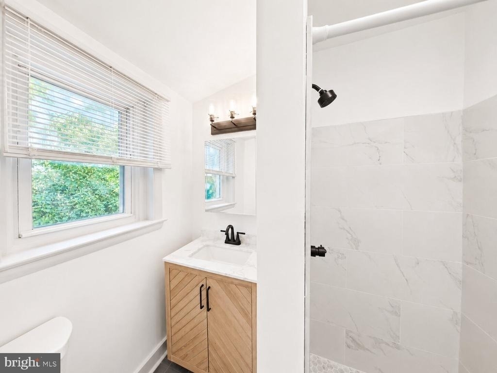 5233 Ridge Avenue - Photo 9