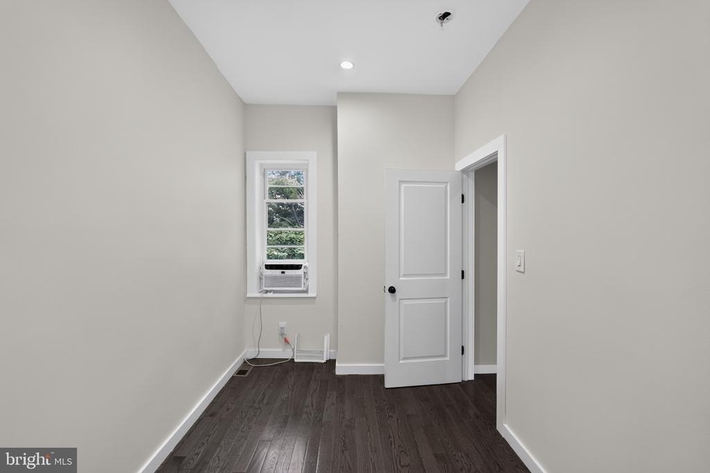 1911 S Lambert Street - Photo 23