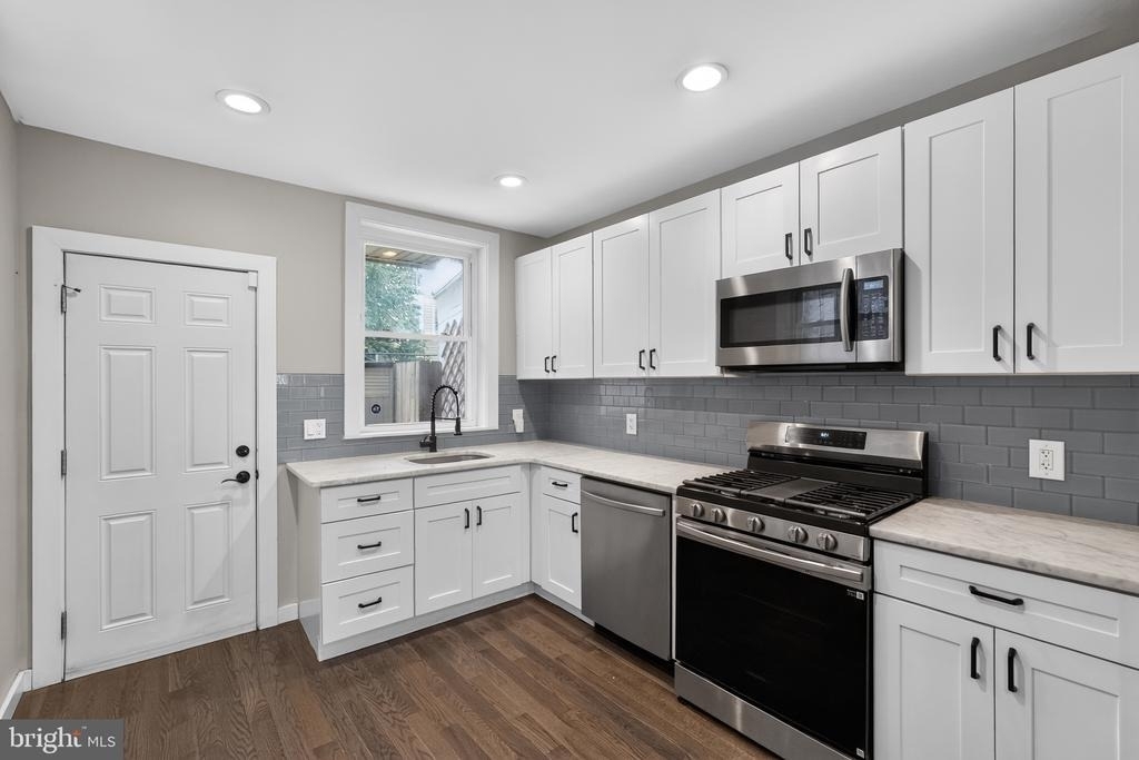 1911 S Lambert Street - Photo 8