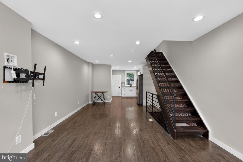 1911 S Lambert Street - Photo 3