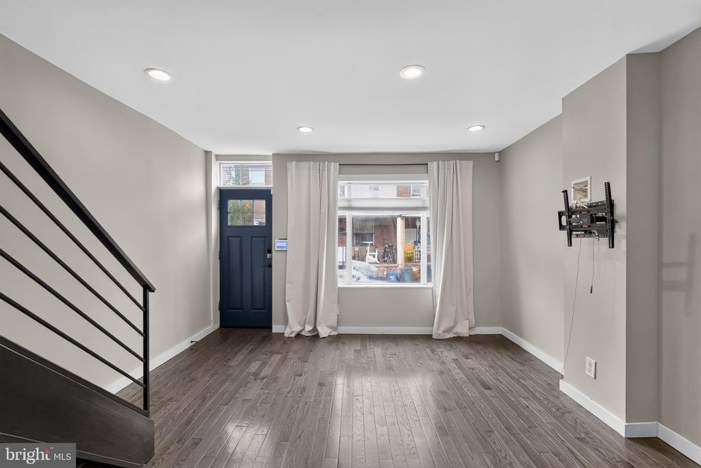 1911 S Lambert Street - Photo 2