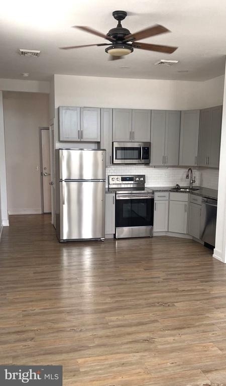221 W Main Street - Photo 0