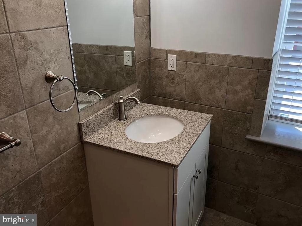 221 W Main Street - Photo 16