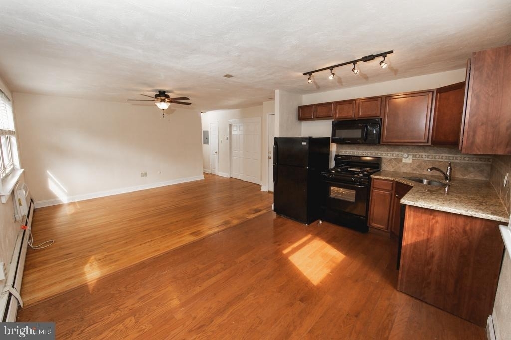 231 Sharpless Street - Photo 2