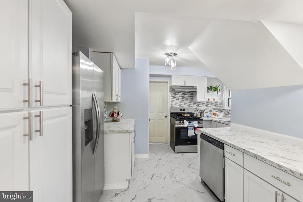 38 State Street - Photo 3