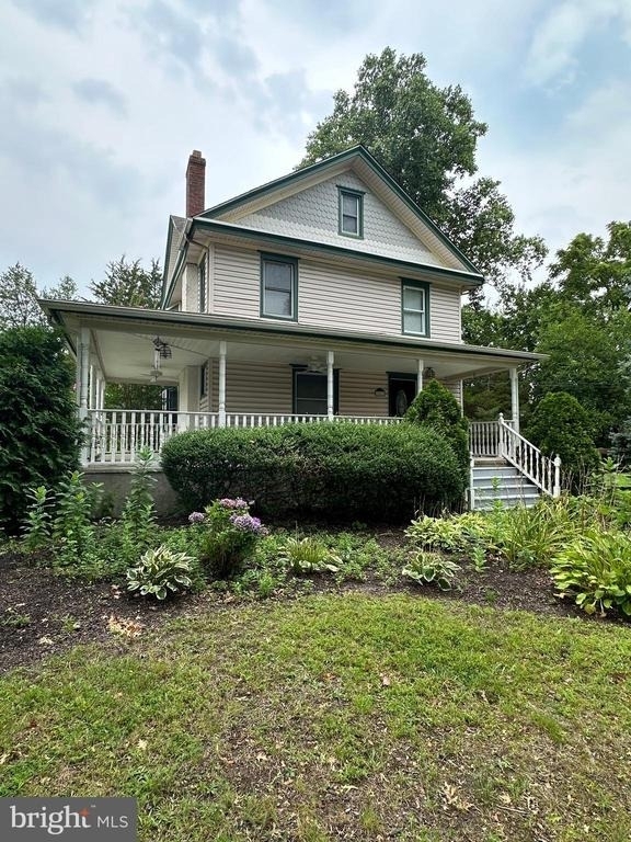 541 W Jersey Avenue - Photo 0