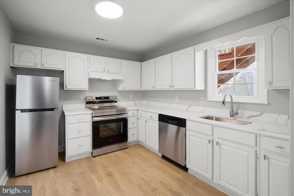 6306 Leapley Road - Photo 3