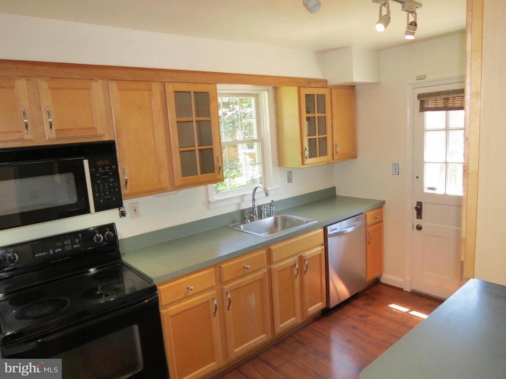9603 Evergreen Street - Photo 2