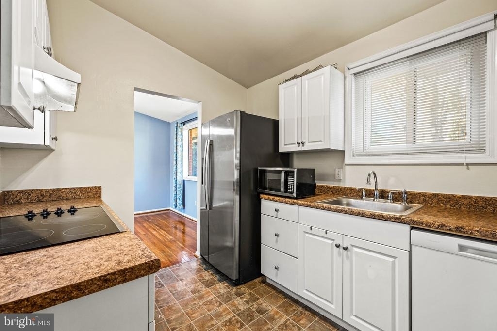6201 Lone Oak Drive - Photo 7