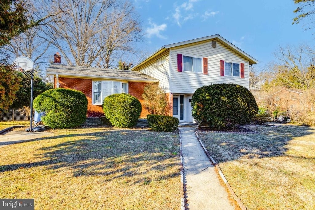 6201 Lone Oak Drive - Photo 0