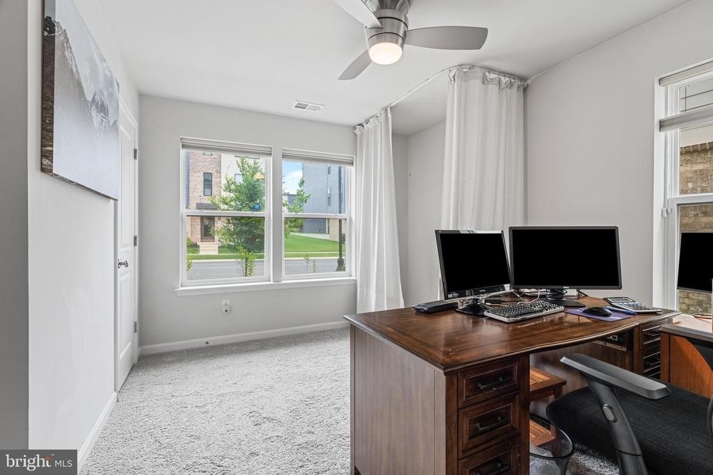 423 Carroll Walk Avenue - Photo 4