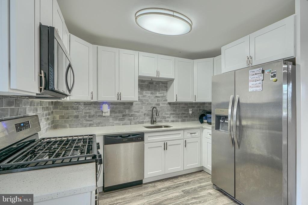 4722 Raspe Avenue - Photo 9