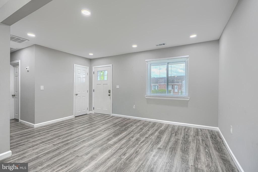 4722 Raspe Avenue - Photo 6