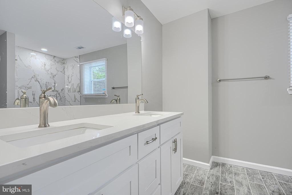 4722 Raspe Avenue - Photo 13