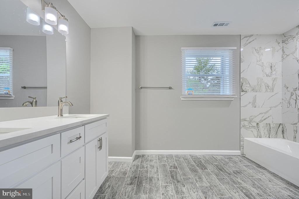 4722 Raspe Avenue - Photo 14