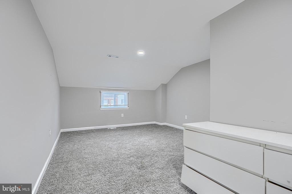 4722 Raspe Avenue - Photo 18