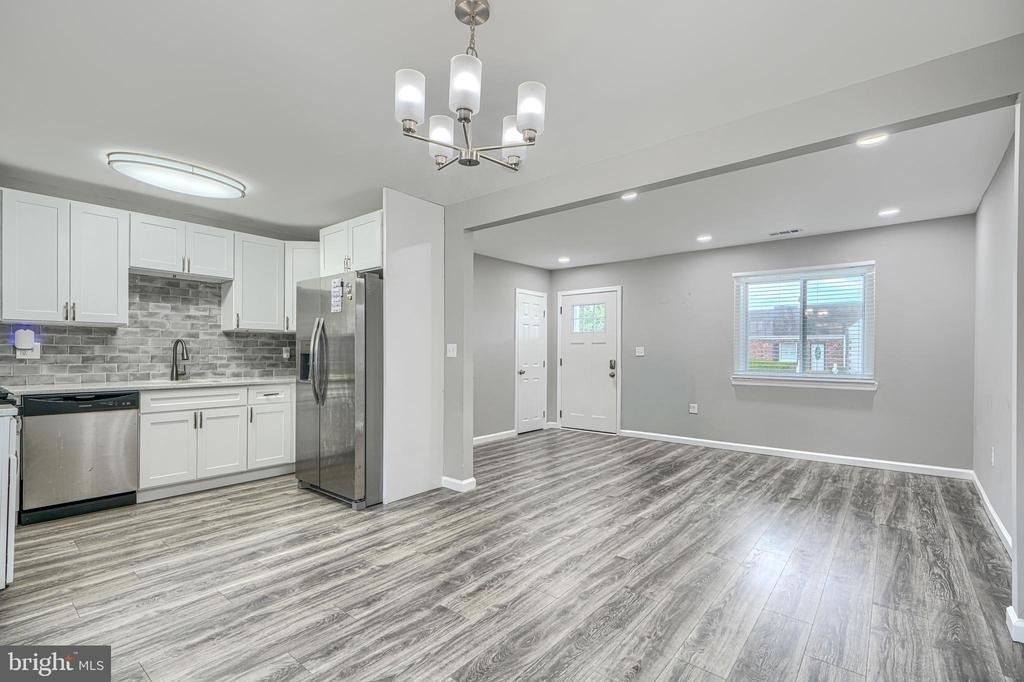 4722 Raspe Avenue - Photo 8