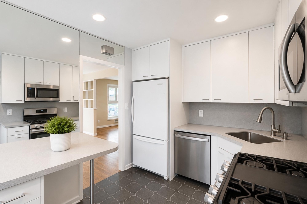 16 Hathaway Road - Photo 6